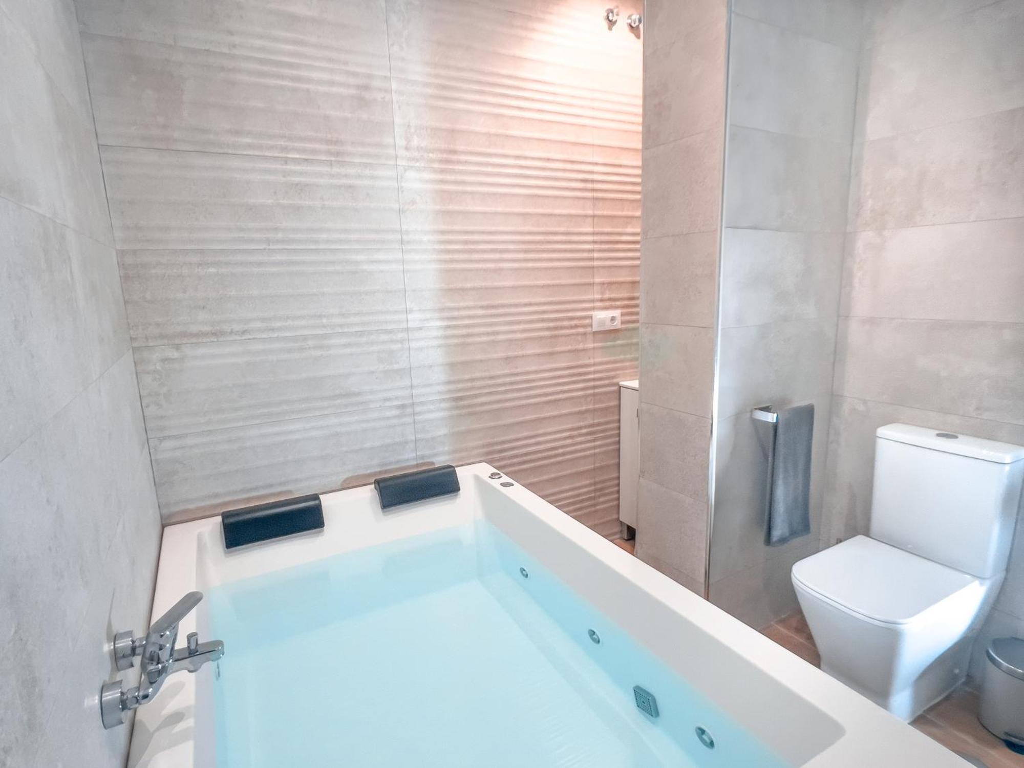 Acogedor Estudio En Triana Con Jacuzzi Y Wifi Sevilla Eksteriør billede
