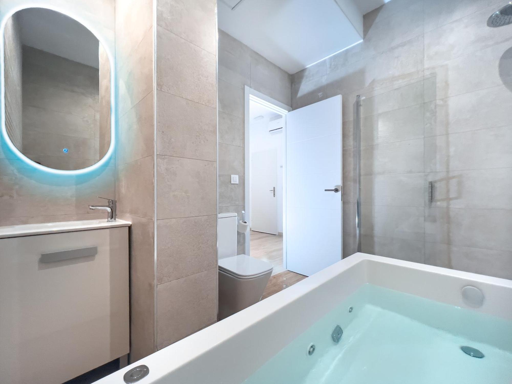 Acogedor Estudio En Triana Con Jacuzzi Y Wifi Sevilla Eksteriør billede