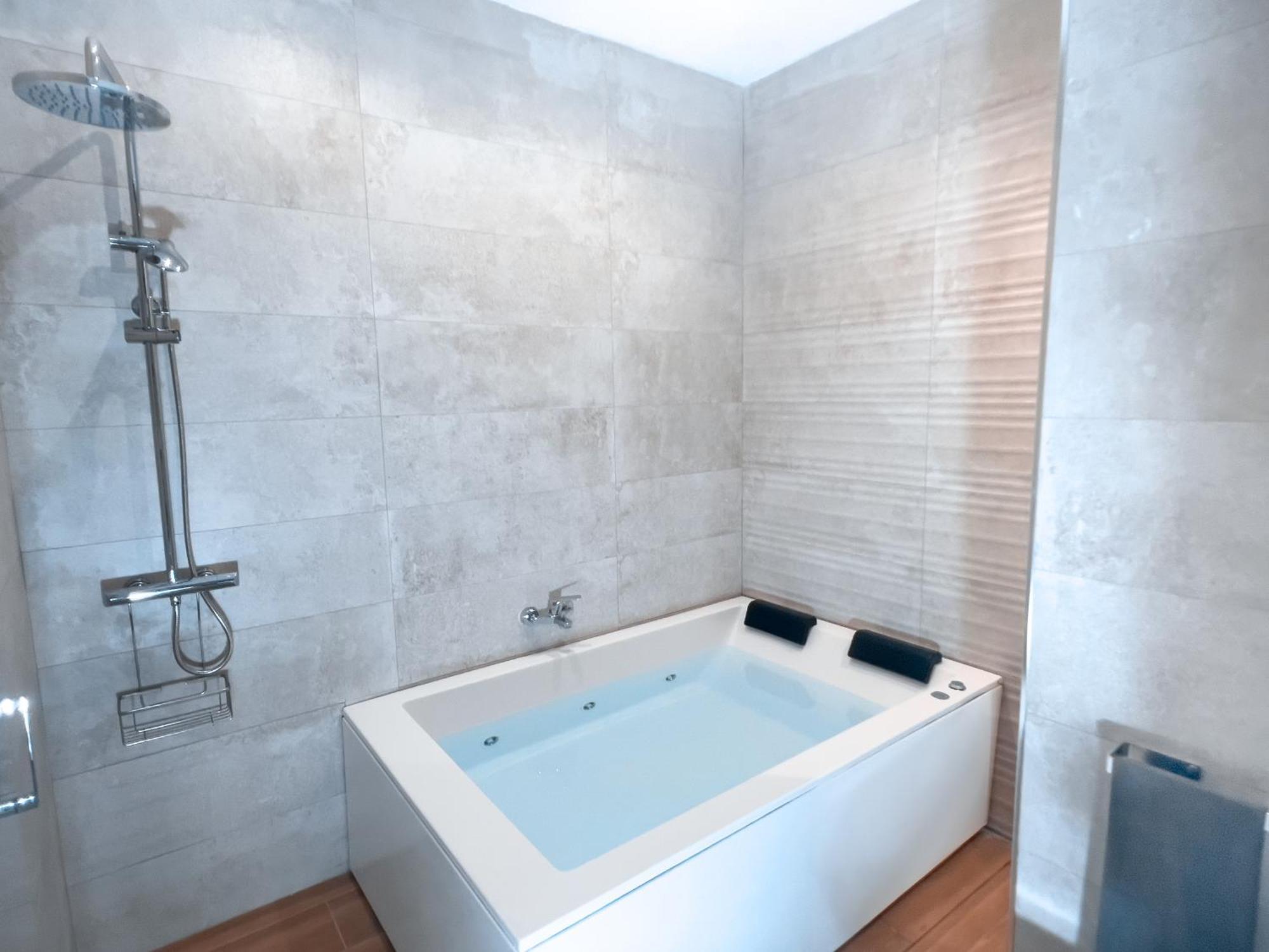 Acogedor Estudio En Triana Con Jacuzzi Y Wifi Sevilla Eksteriør billede